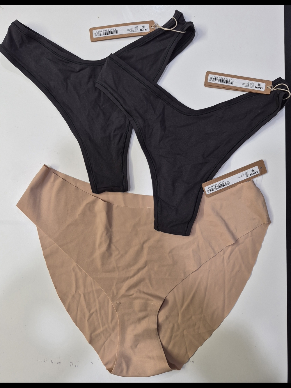 (SKIMS)3 panties for $32 new with tag, Size:M,. SKIMS-Style 020
